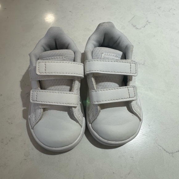 ADIDAS Grand Court 1 TODDLER Sz 4K WHITE
Iridescent leather tennis SHOES Velcro - Picture 3 of 9